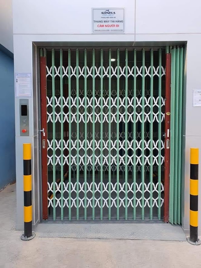 Cửa xếp Inox thang hàng